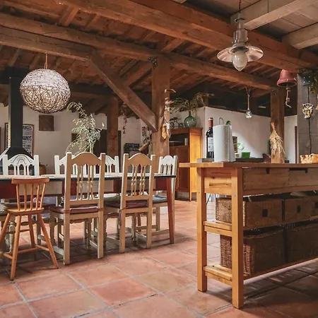 Casa Corazón de piedra en el Río Dulce-3